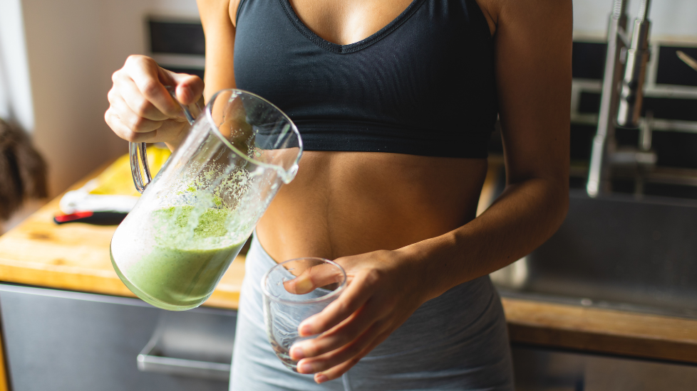 Letní detox bez nesmyslů: Jak na opravdovou detoxikaci těla, která dává smysl